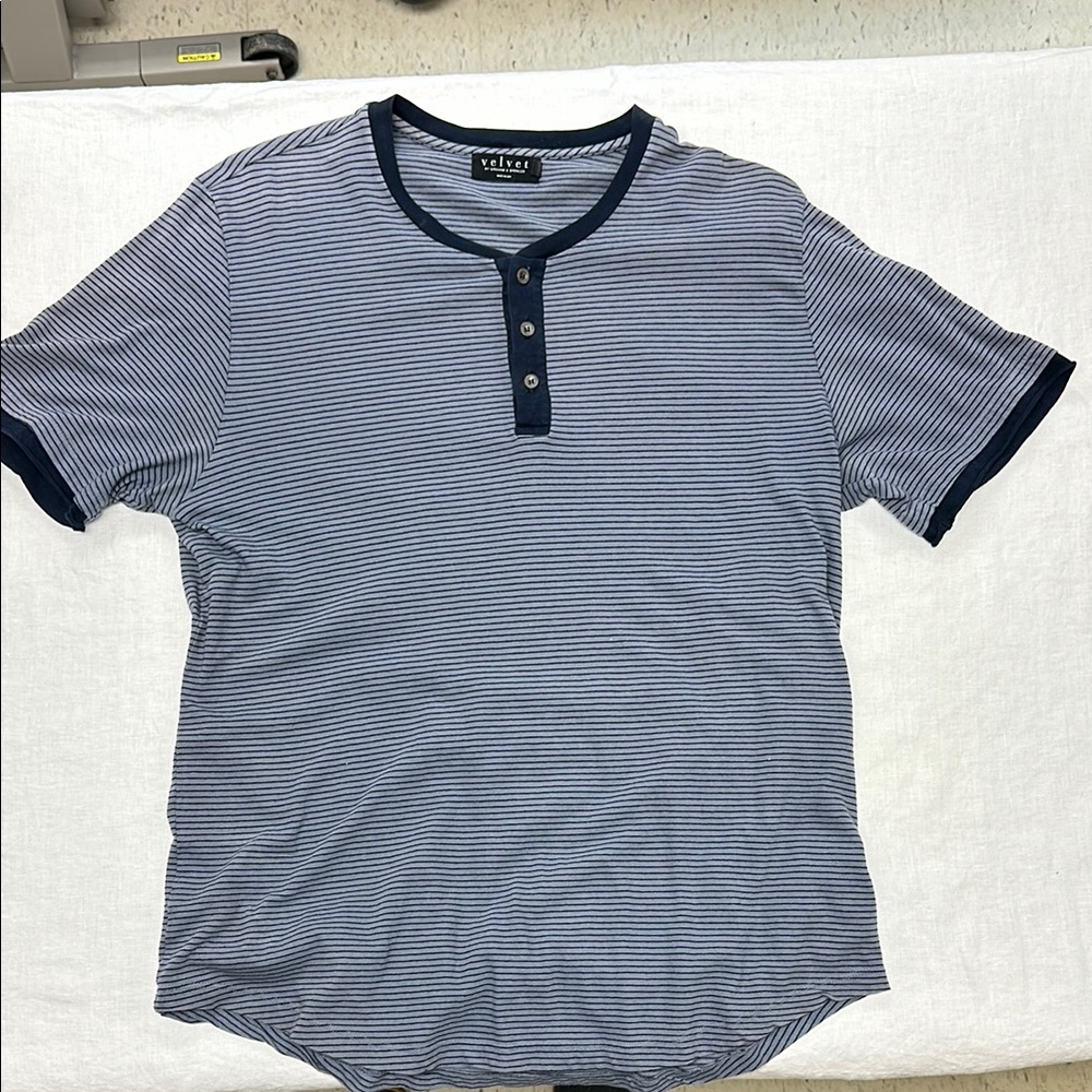 Velvet by Graham & Spencer Blue Short Sleeve Tee